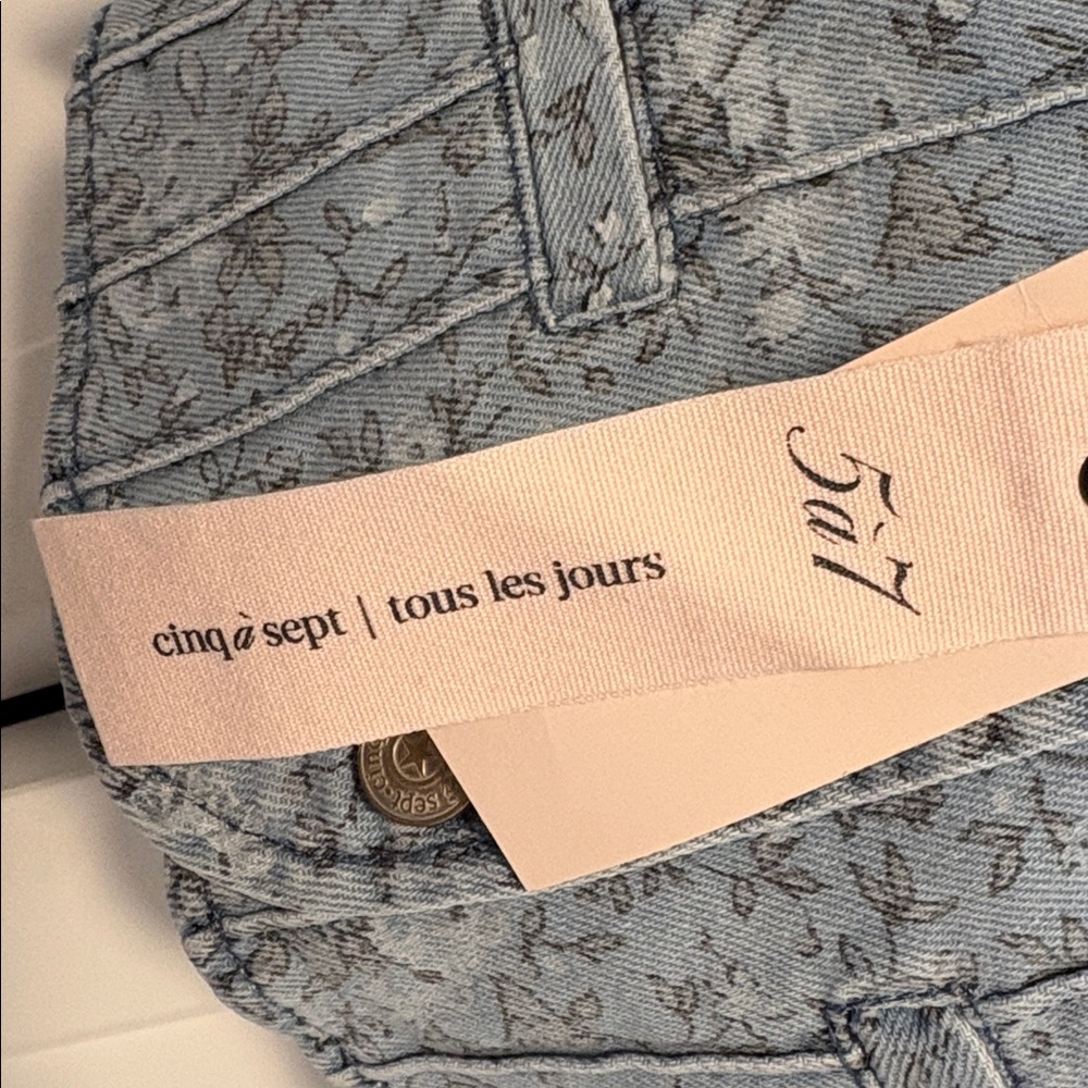 NWT [Cinq à Sept] Rowena Bouquet Floral Blue Denim Jean Button Vest Top Women’s - Picture 9 of 10
